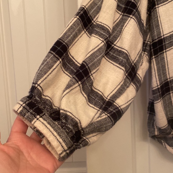 American Eagle flannel with bubble sleeve size L - Picture 2 of 3